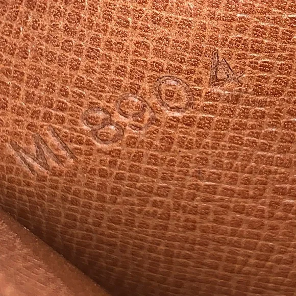 Louis Vuitton Monogram Compact Wallet 😍🌺 - Picture 9 of 12